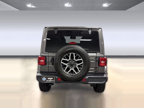 Used 2025 Jeep Wrangler Unlimited Sahara AWD/4WD image 9