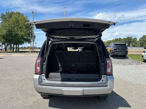 Used 2018 GMC Yukon SLT w/ Premium Edition AWD/4WD image 17
