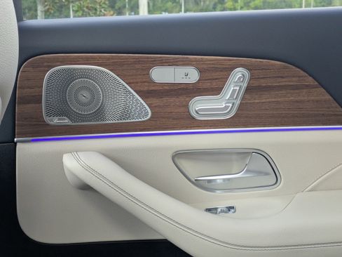 New 2026 Mercedes-Benz GLS 580 4MATIC image 18