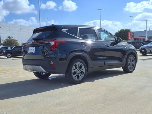 Used 2026 Kia Seltos LX FWD image 5