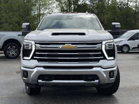 Used 2024 Chevrolet Silverado 2500 LTZ w/ LTZ Convenience Package AWD/4WD image 4