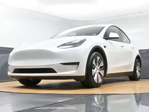 Used 2023 Tesla Model Y Long Range AWD/4WD image 51