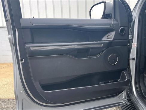 Used 2024 Ford Expedition XLT image 27
