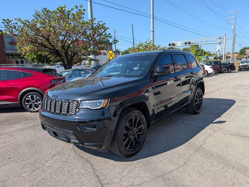 Used 2021 Jeep Grand Cherokee Laredo X RWD image 3