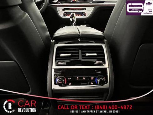 Used 2020 BMW 750i xDrive w/ Executive Package AWD/4WD image 48