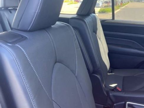 Used 2024 Toyota Grand Highlander Limited image 10