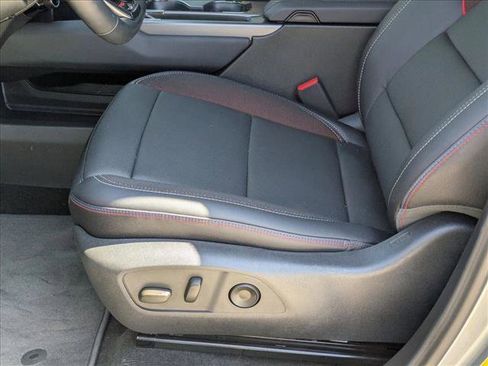 New 2025 Chevrolet Equinox EV RS image 4