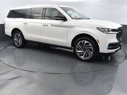 New 2025 Lincoln Navigator L Reserve image 3