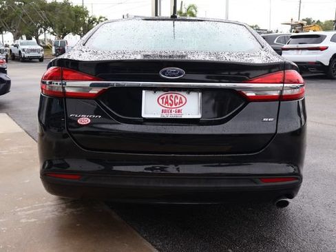 Used 2017 Ford Fusion SE FWD image 7
