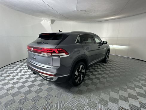 Used 2025 Volkswagen Atlas Cross Sport SEL AWD/4WD image 8