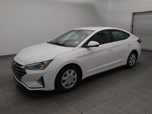 Used 2019 Hyundai Elantra SE FWD image 2