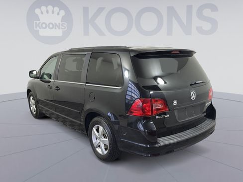 Used 2011 Volkswagen Routan SE image 4