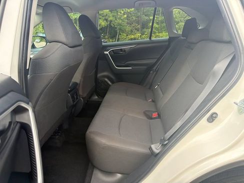 Used 2025 Toyota RAV4 LE AWD/4WD image 17