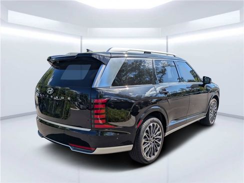 Certified 2026 Hyundai Palisade Calligraphy FWD image 3