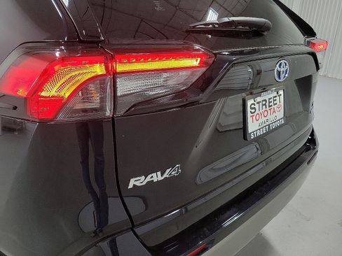 Certified 2023 Toyota RAV4 SE image 7