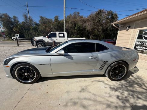Used 2010 Chevrolet Camaro SS w/ RS Package RWD image 4