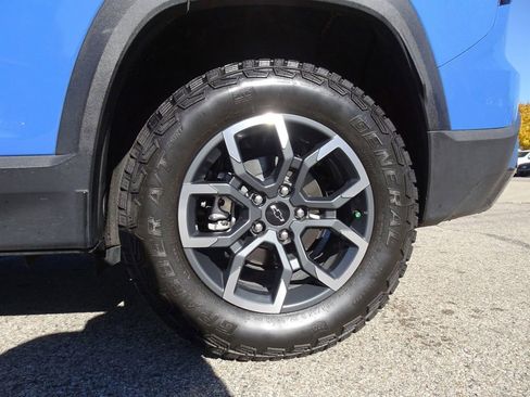 Used 2025 Chevrolet Equinox ACTIV w/ Safety and Technology Package image 21