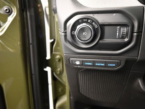 Used 2024 Jeep Wrangler Unlimited Sahara image 31