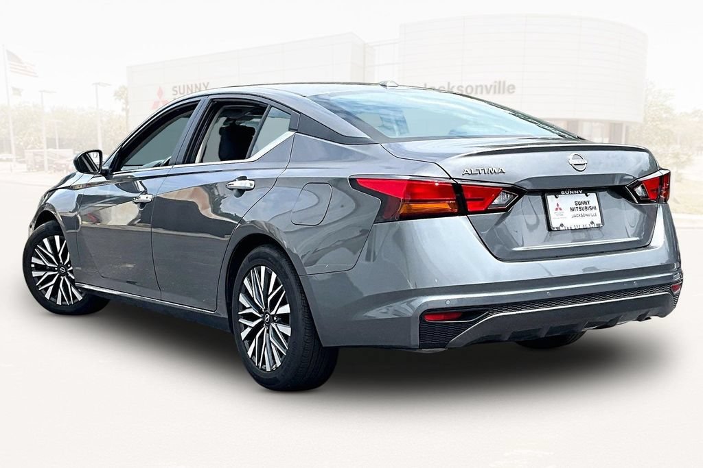 Used 2025 Nissan Altima 2.5 SV FWD image 4