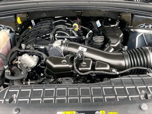 Used 2024 Jeep Grand Cherokee L Laredo image 9