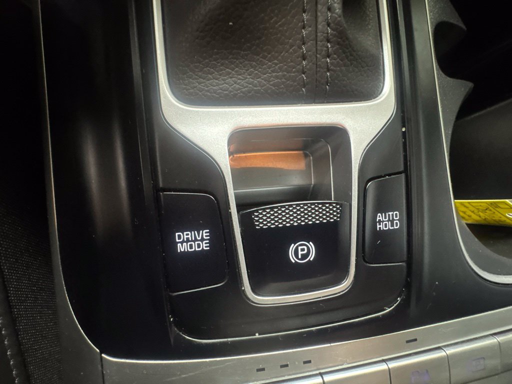 Used 2023 Kia Carnival LX FWD image 21