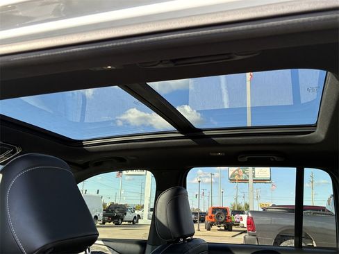 Used 2024 Jeep Grand Cherokee Overland w/ Trailer Tow Package image 14