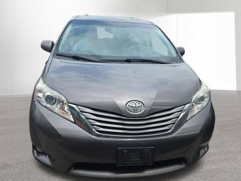 Used 2013 Toyota Sienna XLE FWD image 3
