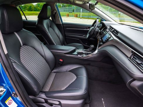 Used 2019 Toyota Camry SE FWD image 36