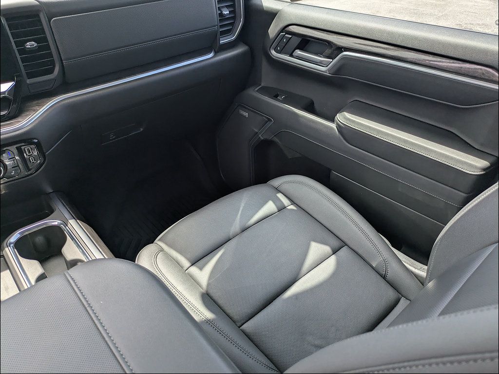 Certified 2025 Chevrolet Silverado 1500 LTZ AWD/4WD image 18