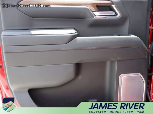 Used 2023 Chevrolet Silverado 1500 High Country w/ Technology Package AWD/4WD image 16