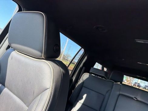 Used 2024 Chevrolet Suburban Premier image 16