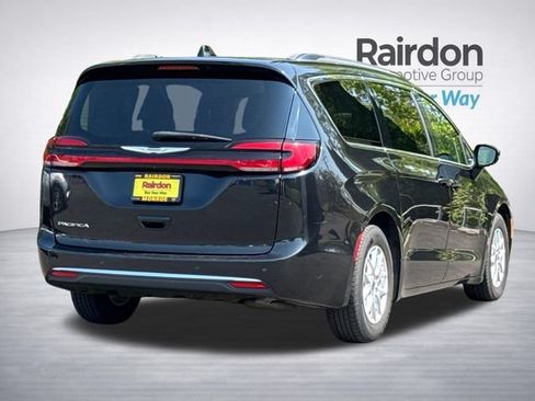 Used 2022 Chrysler Pacifica Touring-L FWD image 6