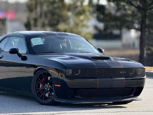 Used 2016 Dodge Challenger SRT Hellcat image 43