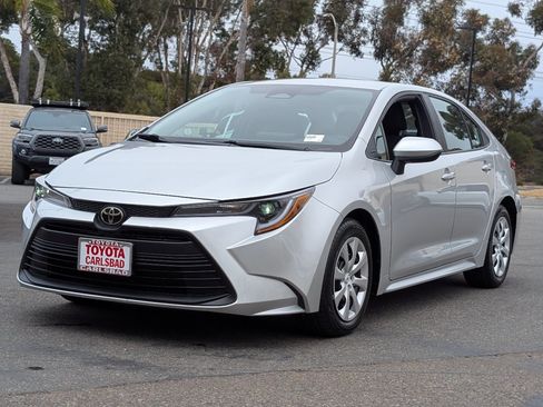 Used 2025 Toyota Corolla LE FWD image 11