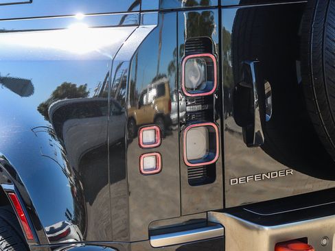 Used 2023 Land Rover Defender 110 X image 11