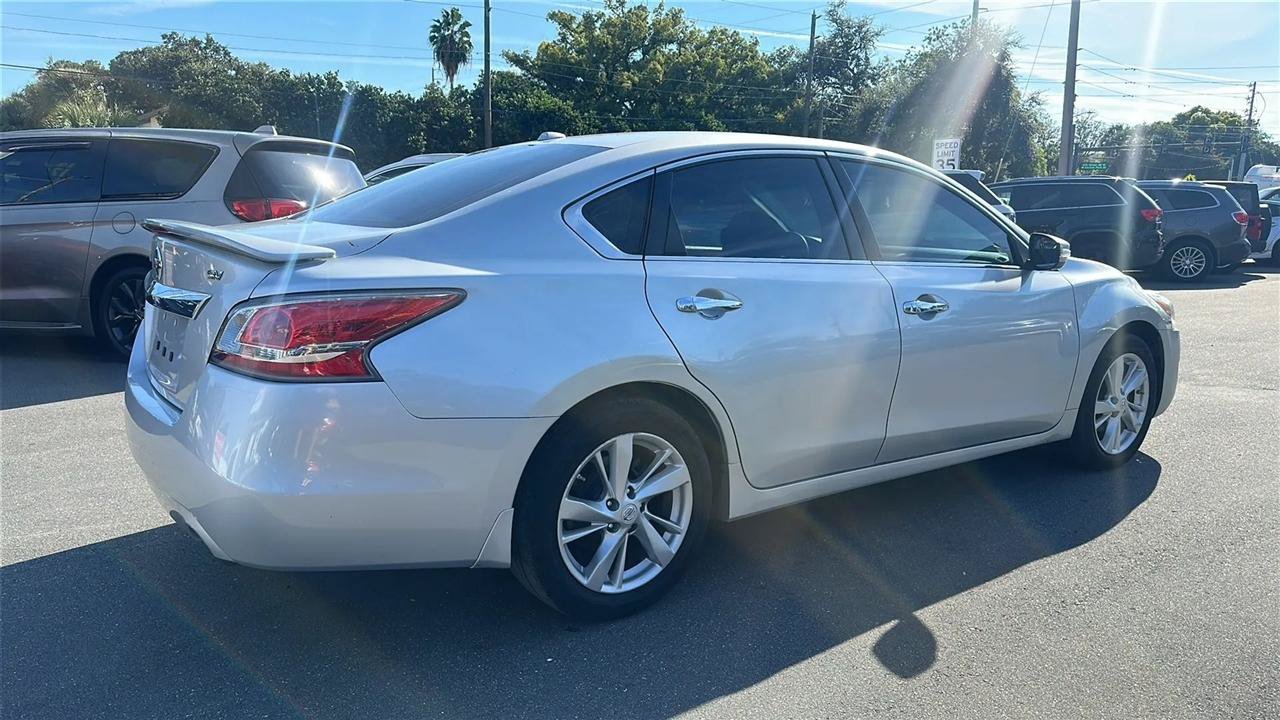 Used 2015 Nissan Altima 2.5 SV w/ Convenience Package FWD image 7