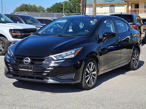 Used 2025 Nissan Versa SV FWD image 10