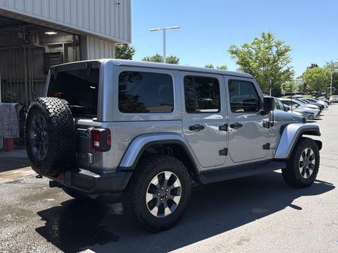 Used 2018 Jeep Wrangler Unlimited Sahara AWD/4WD image 5