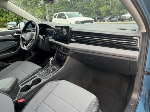 Used 2025 Volkswagen Jetta SE FWD image 28