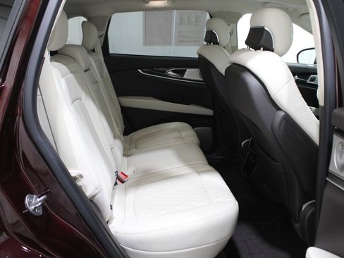 Certified 2021 Lincoln Nautilus Black Label image 28