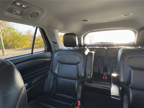 Certified 2022 Ford Explorer XLT w/ Equipment Group 202A image 27
