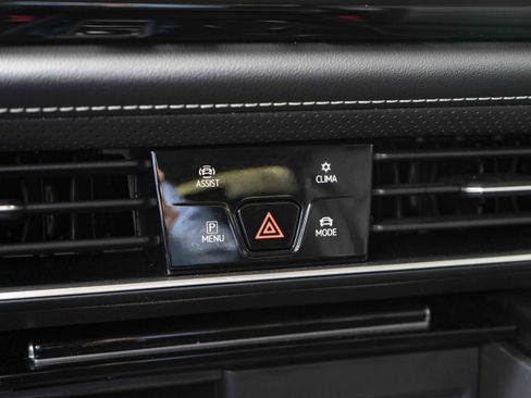 Used 2024 Volkswagen Atlas SE w/ Black Wheel Package image 33