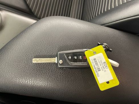 Certified 2023 Toyota Camry SE image 24