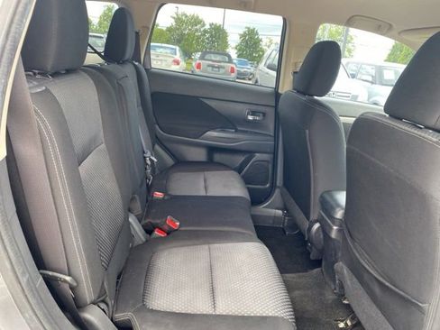 Used 2018 Mitsubishi Outlander ES AWD/4WD image 25