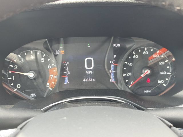 Used 2025 Jeep Compass Latitude w/ Sun & Sound Group AWD/4WD image 11
