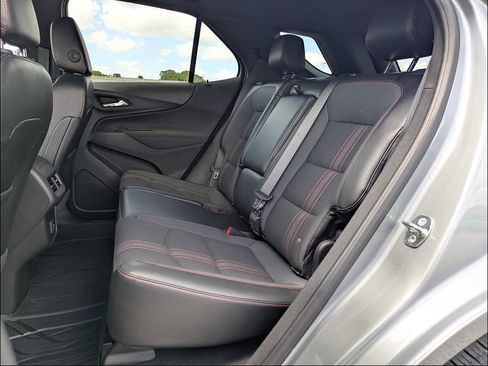 Certified 2023 Chevrolet Equinox RS FWD image 17