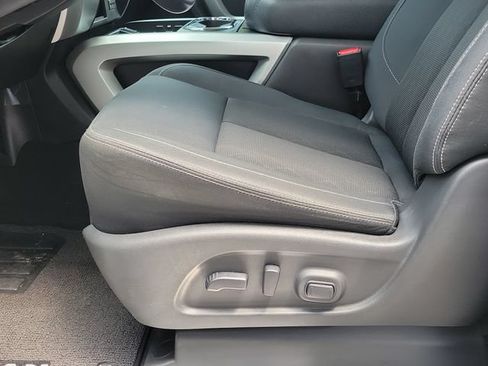 Used 2019 Nissan Titan SV w/ SV Convenience Package RWD image 8