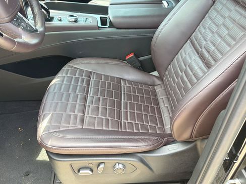 Certified 2023 Cadillac Escalade ESV Sport Platinum AWD/4WD image 9