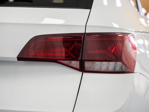 Used 2024 Volkswagen Taos SE AWD/4WD image 7