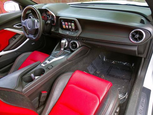 Used 2017 Chevrolet Camaro SS RWD image 24
